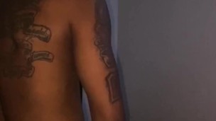 Batendo em sua bunda grande