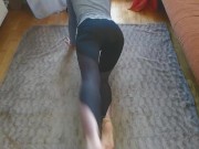 Худощавая кузина возбудила во время занятия, она обожает догги-стайл.  1/16