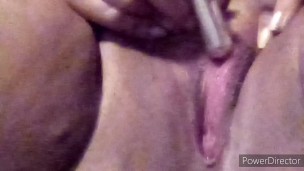 Clit stimulation with just vibrator and big squirt