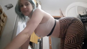I'm in leggings without panties, dance twerk and sit on the twine