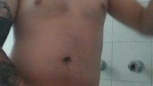Me masturbo en el baño