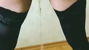 Сладкая киска писиет в трусики