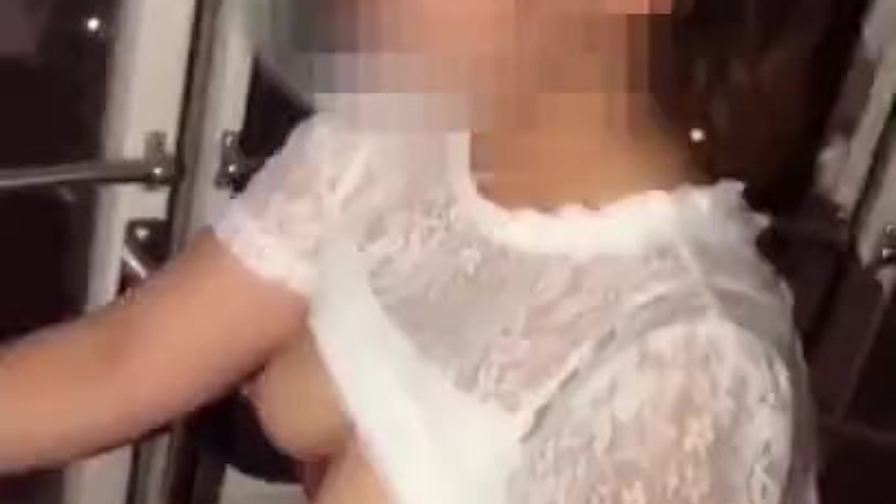 えみり　観覧車で露出しながらオモチャ挿入。調教の様子を自ら公開します。 - Video di sesso gratis - RedTube