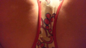 A calcinha de Nicoletta está extremamente molhada, você quer nos foder?