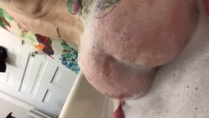 Nice juicy ass covered in bubbles twerking