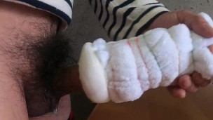 超気持ちいいタオルで作ったオナホでオナニー