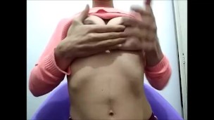 Penolope Muestra sus Tetotas y Juega con Ellas Para Vos