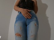  beautiful round ass woman shows herself in tight jeans (sexy cameltoe) OMG 2/16