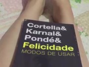 @tici_feet tici feet IG tici_feet reading my new book & my black toes