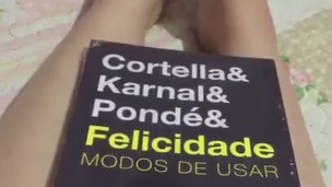 @tici_feet tici feet IG tici_feet reading my new book & my black toes