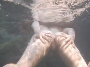 Desnuda en el río 11/16