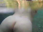 Desnuda en el río 2/16