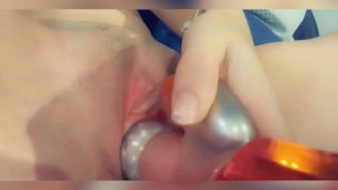 Amateur teen cuuming loudly with vibrator