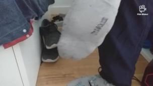Idolise my soles on the dirty floor