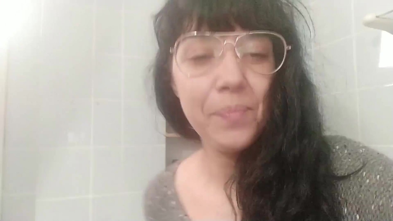 Urophilie, Urolagnie, Ondynismus, Filiae, Paraphilien. Vollbusige Brünette - Kostenloses Sex-Video - RedTube