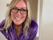 Pizza delivery guy gets lucky with hot milf. 