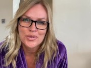 Pizza delivery guy gets lucky with hot milf.  6/16