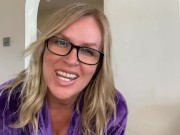 Pizza delivery guy gets lucky with hot milf.  8/16