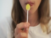 Joi avec ma sucette , studente lollipop sucking 15/16