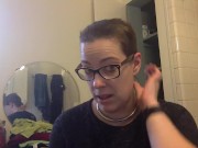 Shaved head fetish girl shaves her own head 16/16