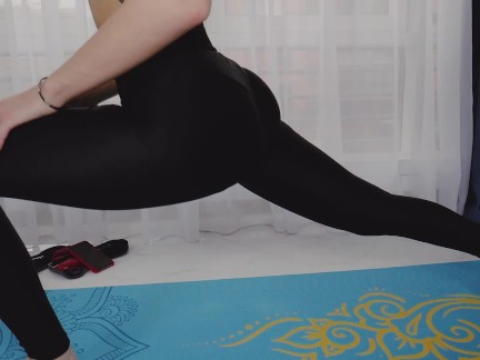 Yoga ended with a cumshot on the stomach - SolaZola