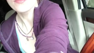 buceta divertida em carro público e brincadeira de leite materno, quase fui pega!