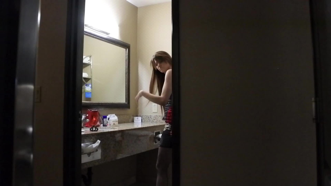 PEEPING TOM Watches ErinEvelyn Masturbate On The Hotel Bathroom Counter - Free Sex Video - RedTube