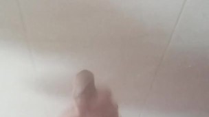 Mexicano con Verga de 20cm se Masturba en la ducha y Baila