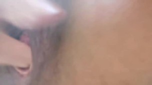 Amateur pinay squirts on her period