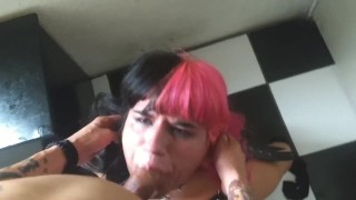 Armadilha Kawai vs tatuada termina com chuva dourada após gozada no rosto 