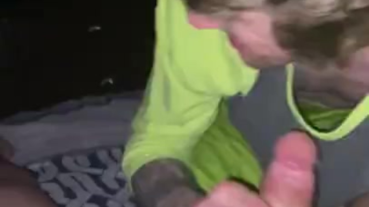 Sucer son beau-frère pendant que sa femme n’est pas au travail  - Vidéo de sexe gratuite - RedTube