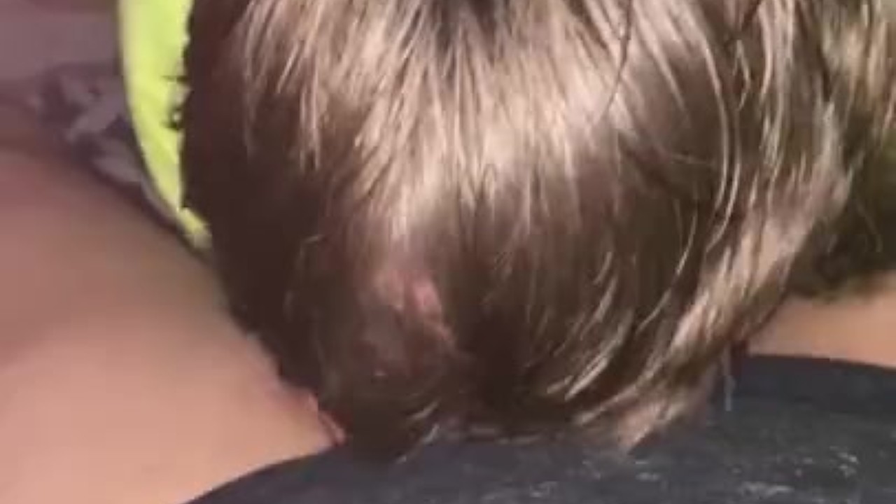 Sucer son beau-frère pendant que sa femme n’est pas au travail  - Vidéo de sexe gratuite - RedTube