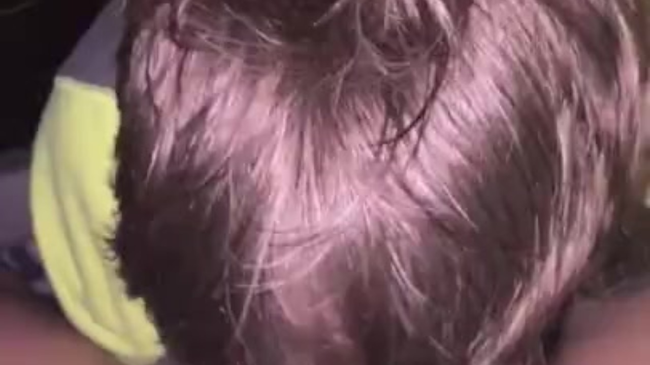 Sucer son beau-frère pendant que sa femme n’est pas au travail  - Vidéo de sexe gratuite - RedTube