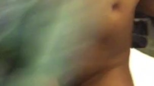 Sexy chica tocandose y jugando con su cosita