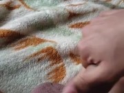 Me masturbo un rato en mi habitación 