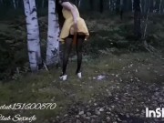 Прогулка в парке. Снимаю трусики и показываю киску на улице 12/16