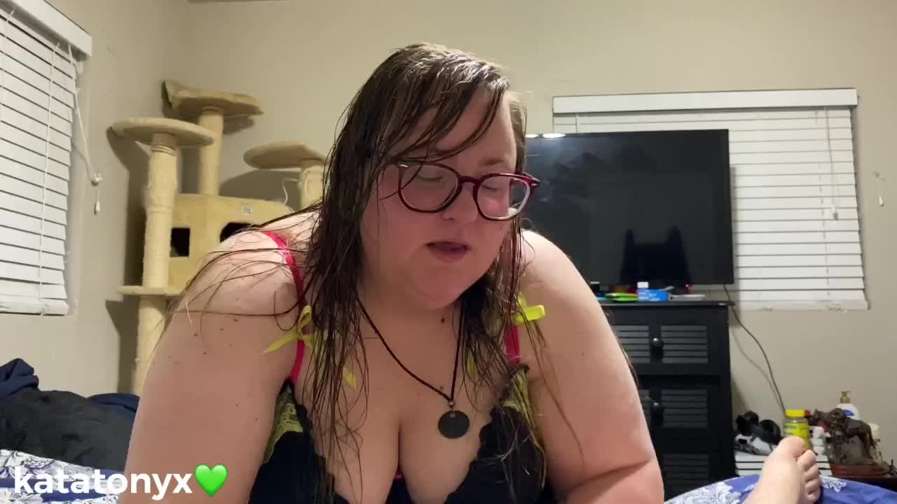 Amateur BBW milf fat pussy gets a cream pie after amazing head