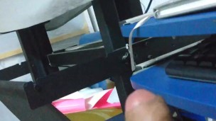 ME MASTURBO EN EL TRABAJO ME DESCUBREN Y ME VENGO