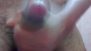 Se masturba hasta chorrearse 