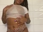 Take a shower with me please ,let’s get wet
