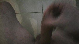 Quick hangjob and orgasm