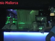 Me Folla una Madura en Frente de su Marido Cornudo en un Club de Intercambi 2/16