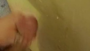 Fazendo meu pau peludo atirar