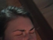 мастурбирует после учебы и получает сперму на лицо 15/16