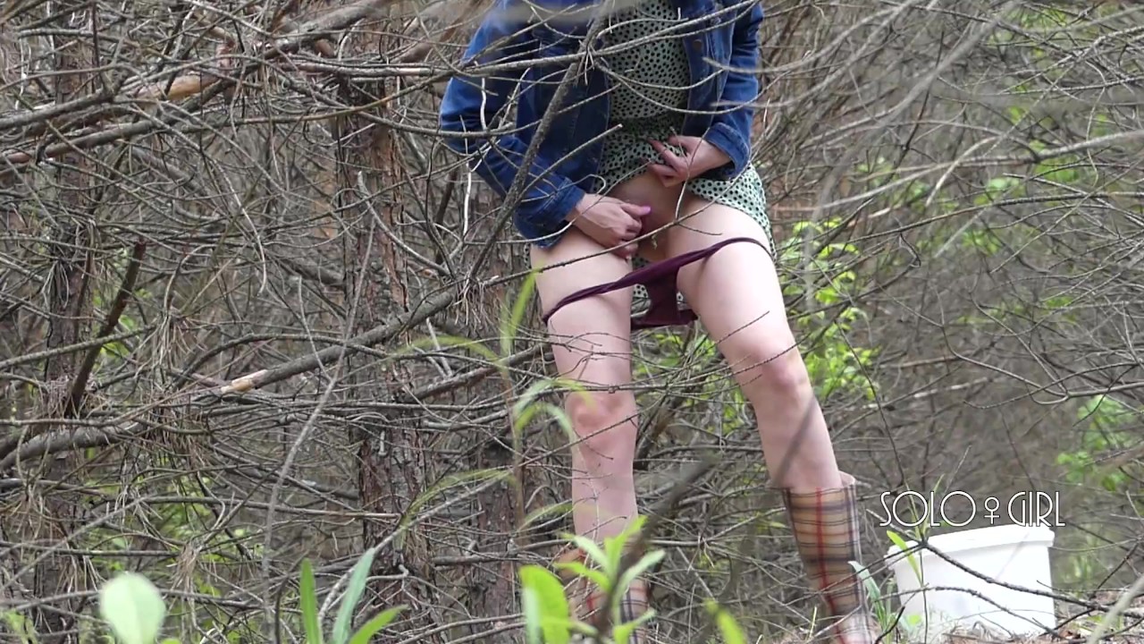 Tom espiando a novinha brincando com a boceta na floresta - Vídeo de sexo grátis - RedTube