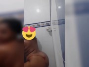 Culo grande en la ducha
