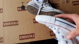 Cum her Converse