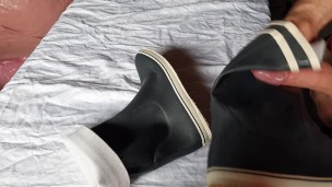 Cum on girlfriend rubberboots