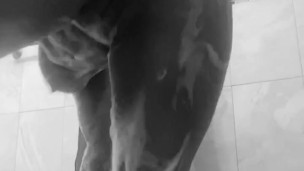 Shower twerk