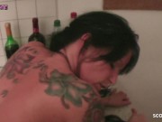 StiefSohn fickt seine Stiefmutter in der Küche wenn Papa arbeiten ist 9/16